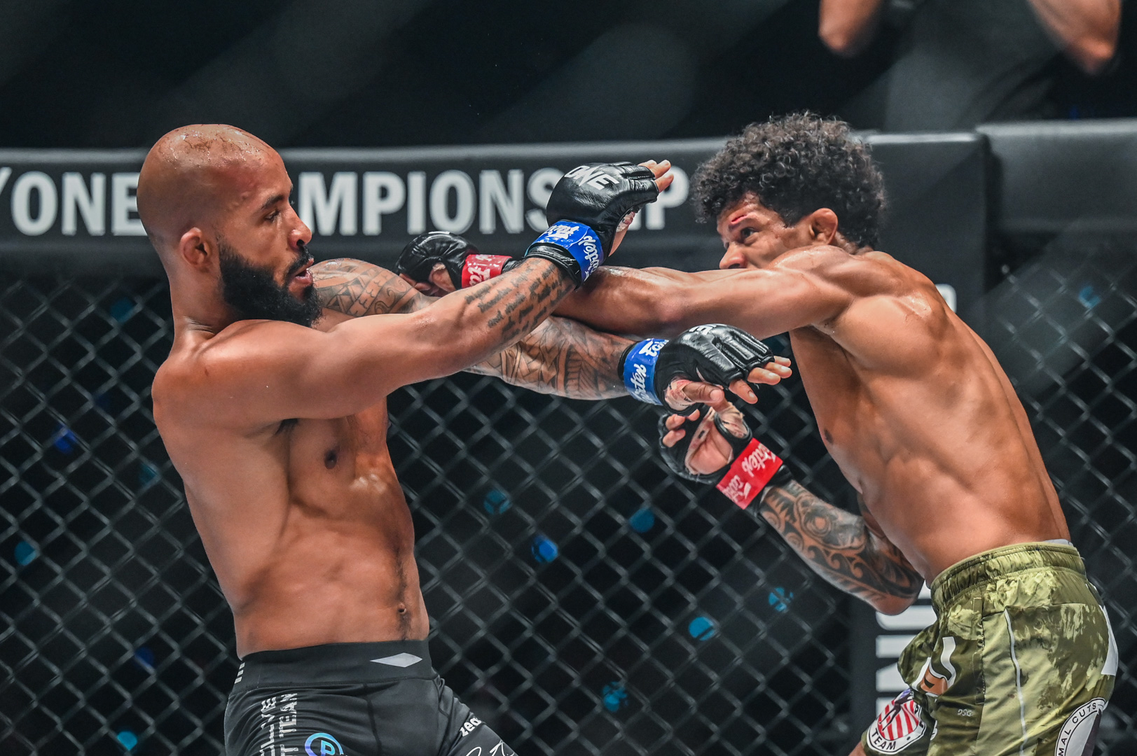 Demetrious Johnson exchanges strikes with Adriano Moraes at ONE on Prime Video 1