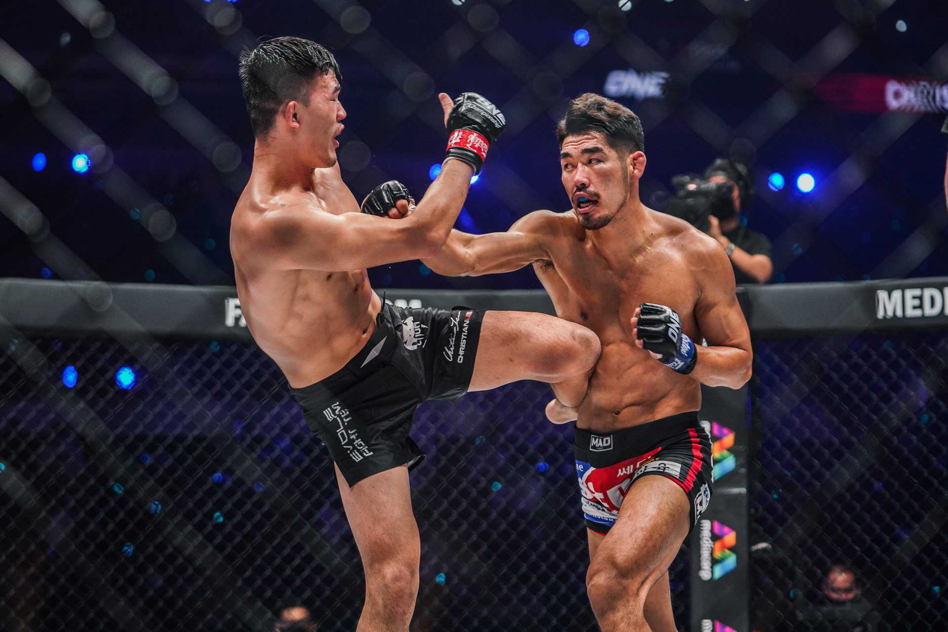 Ok Rae Yoon beats Christian Lee to win the lightweight belt at ONE: REVOLUTION